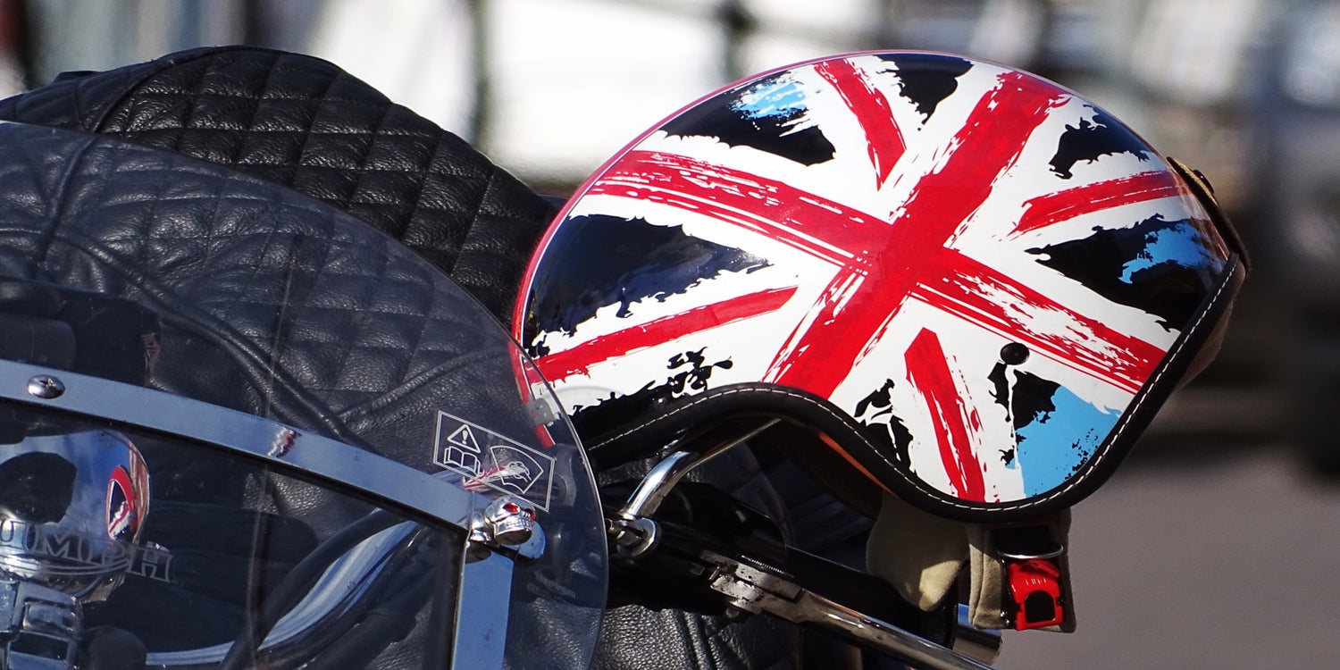 8 Tips to stay safe while motorcycling 🏍️🚨